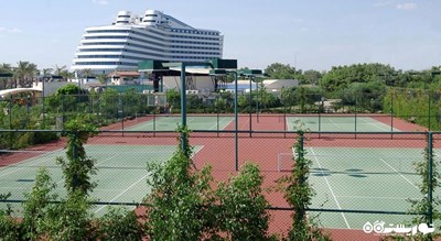 زمین تنیس اختصتصی هتل تایتانیک بیچ لارا